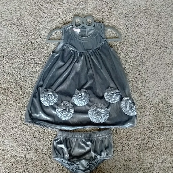 Nanette Baby Other - Silver sleeveless velvet toddler dress